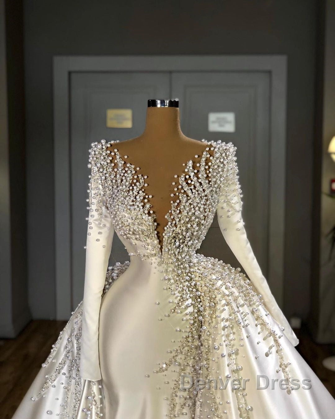 Glamorous Long Sleeve Pearls Wedding Dresses V-Neck With Detachable Train Online Secondary image