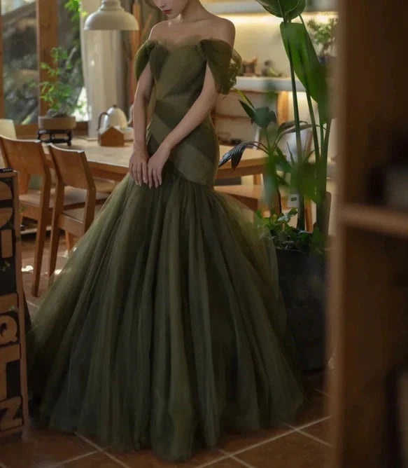 Green Beautiful Elegant Long Tulle Off-Shoulder Ball Gowns Prom Dresses