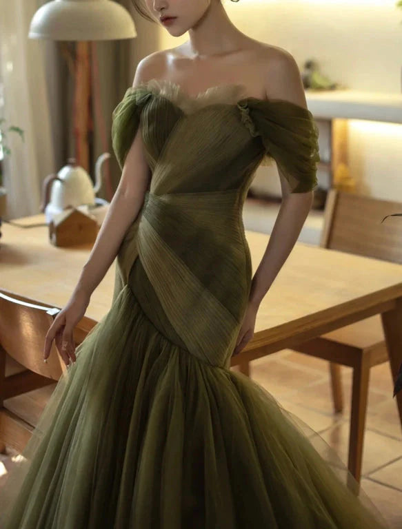 Green Beautiful Elegant Long Tulle Off-Shoulder Ball Gowns Prom Dresses
