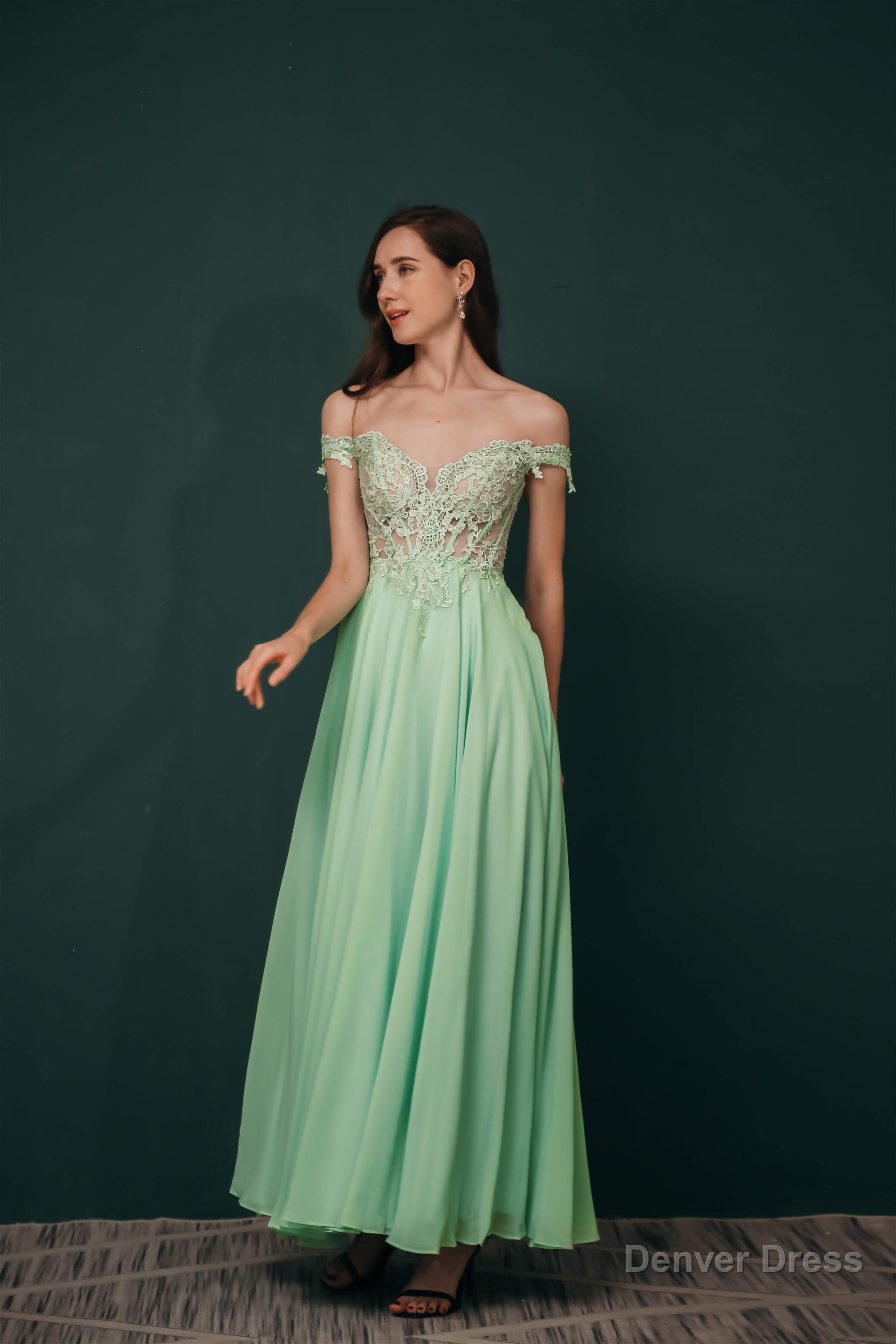 Off The Shoulder Charming Long Chiffon Prom Dresses With Appliques