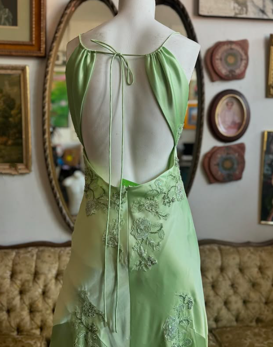 Green V-Neck Exquisite Embroidery Long Satin Ball Gowns Prom Dresses