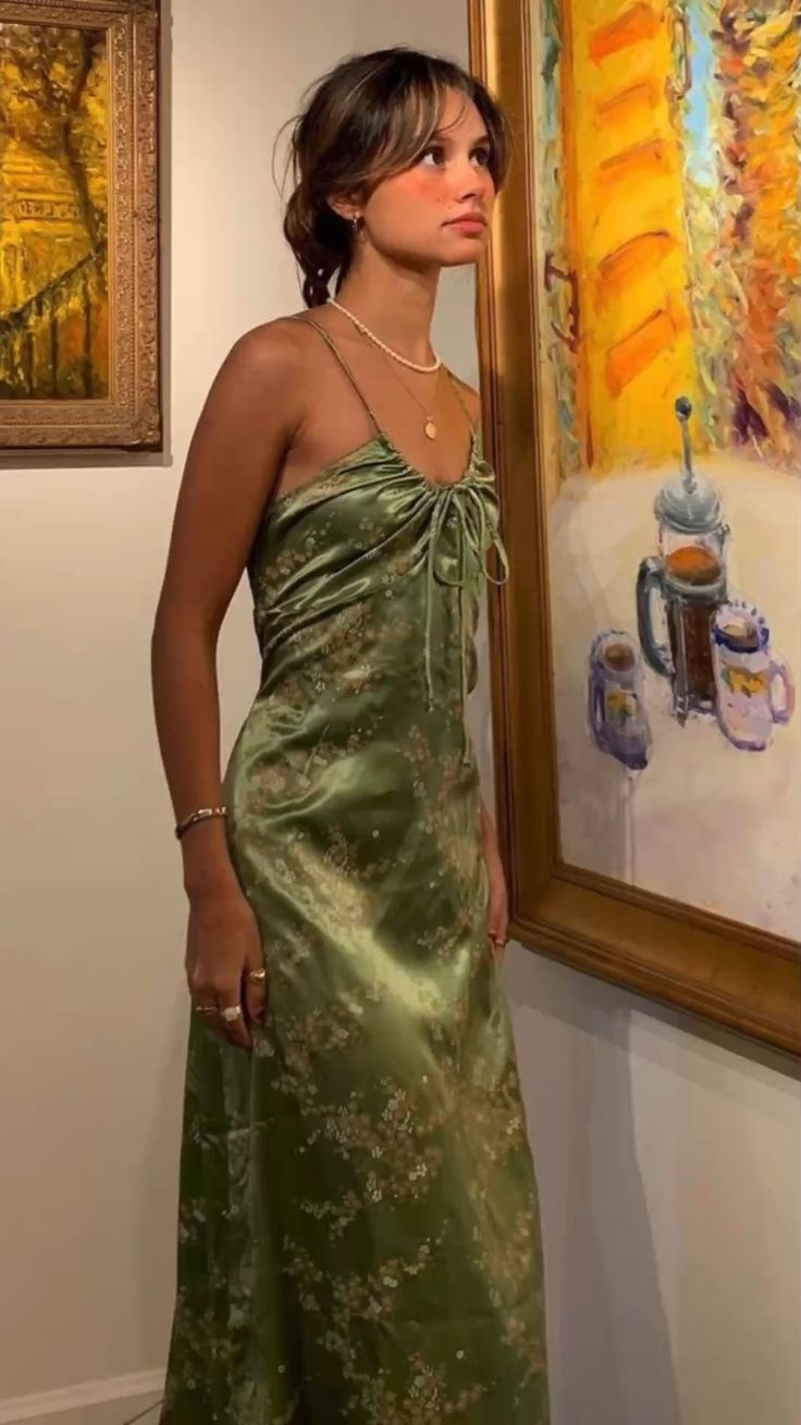 Vintage Green Floral Printed Satin Spaghetti Strap Midi Length Prom Dresses Secondary image