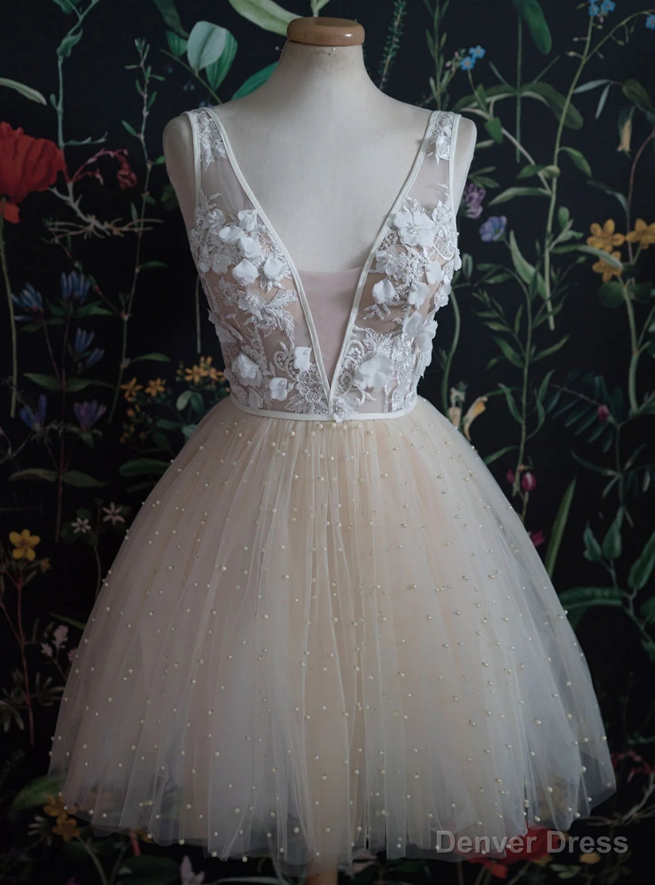 Ivory Tulle V Neck Appliques Homecoming Dresses Main image