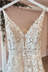 Long A-Line Tulle Appliques Lace Spaghetti Straps V-neck Backless Wedding Dresses