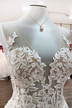 Long A-line Tulle Sleevless Ruffles Jewel Wedding Dresses With Lace Appliques