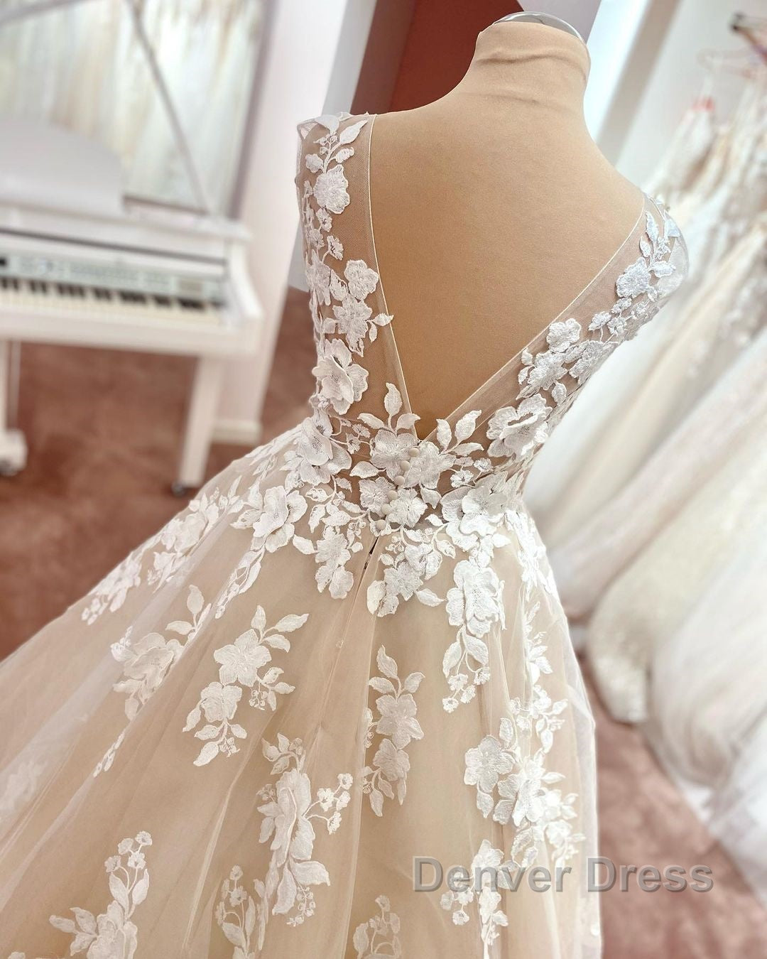 Long A-Line V-neck Wide Straps Backless Appliques Lace Tulle Wedding Dresses Secondary image