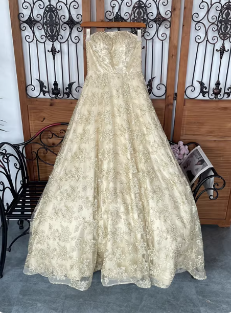 Luxurious Champagne Gold A-Line Strapless Embroidered Lace Tulle Long Prom Dresses Evening Dresses