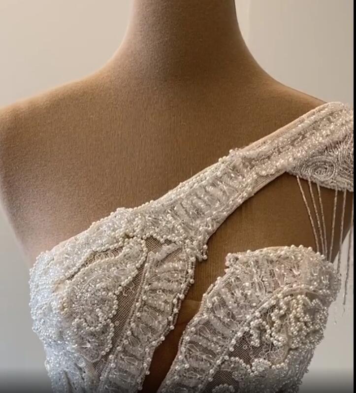 Luxurious Lace Beaded Wedding Dresses One Shoulder Mermaid Bridal Gown Crystal Beads Sequin Sweep Train