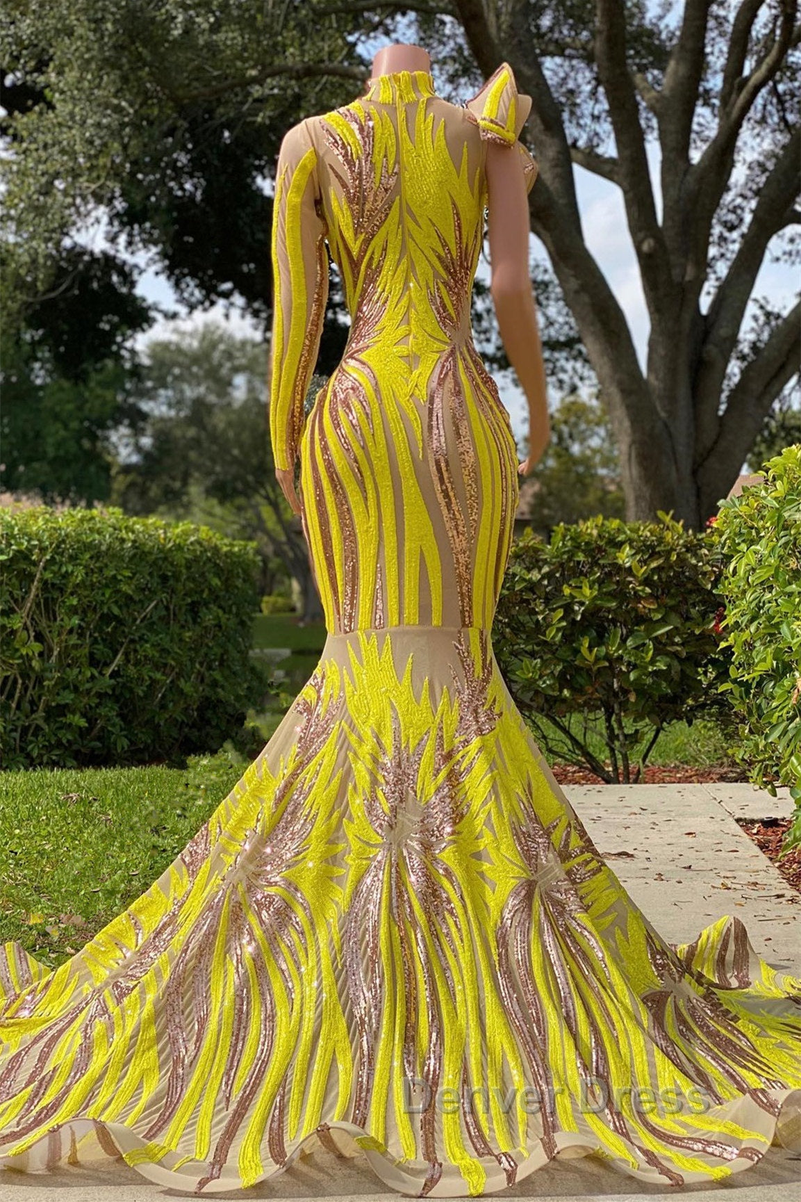 Mermaid High Neck One Shoulder Sequined Floor Length Long Sleeve Lace Prom Dresses Secondary image