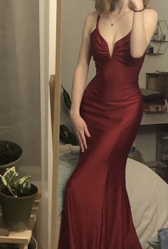 Mermaid V Neck Cross Back Burgundy Satin Long Prom Dresses Secondary image