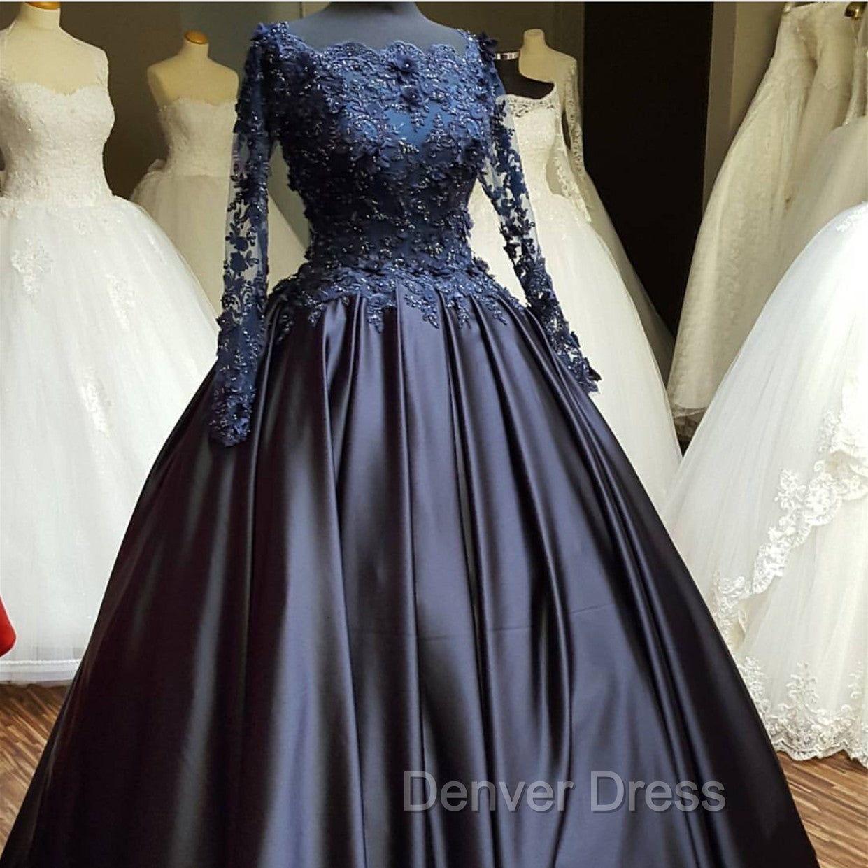 Navy Blue Long Sleeve Prom Dresses Appliques Beaded Ball Gown