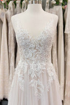 New Arrival V-Neck Sleeveless Lace A Line Wedding Dress