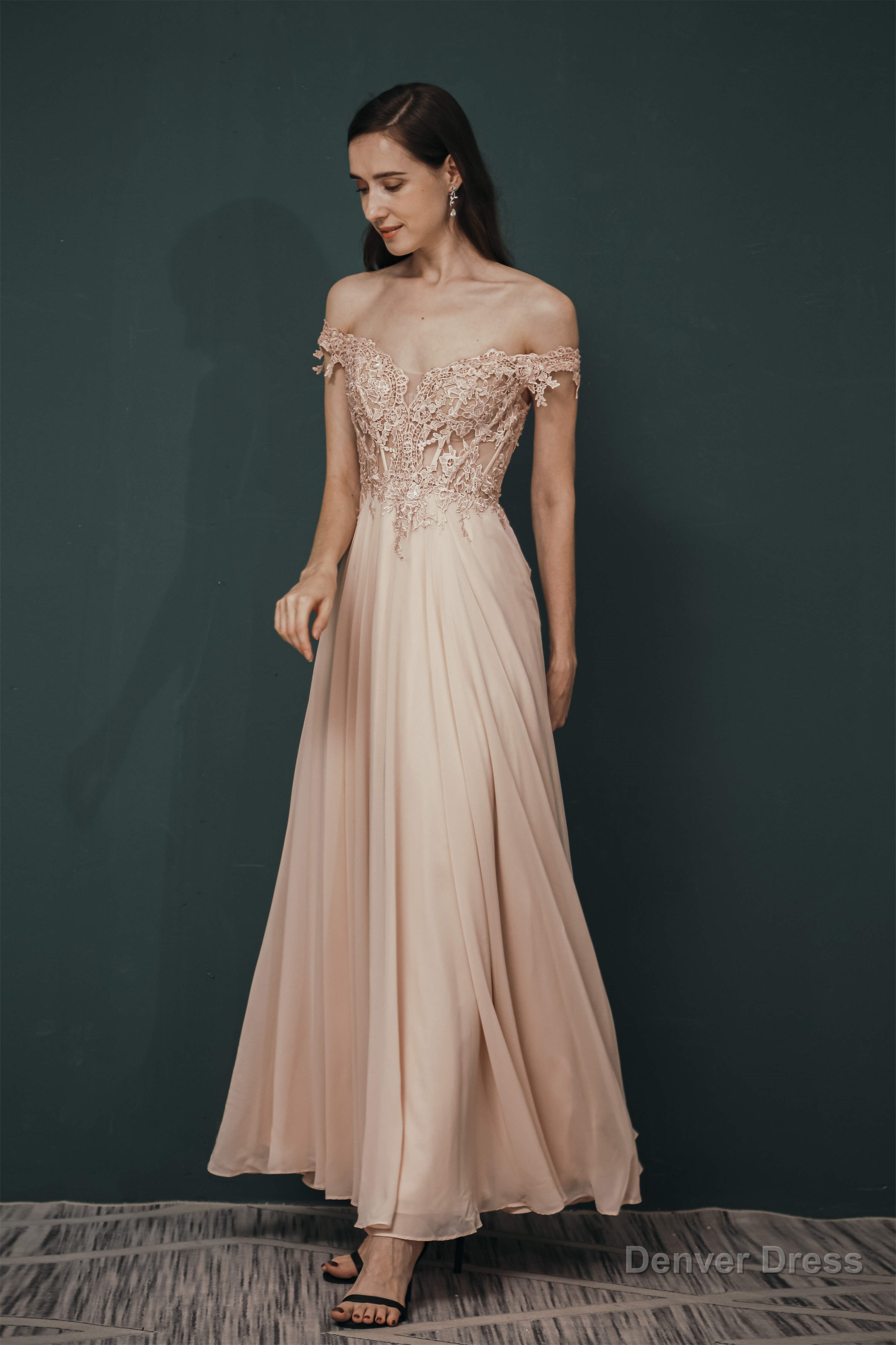 Off The Shoulder Charming Long Chiffon Prom Dresses With Appliques