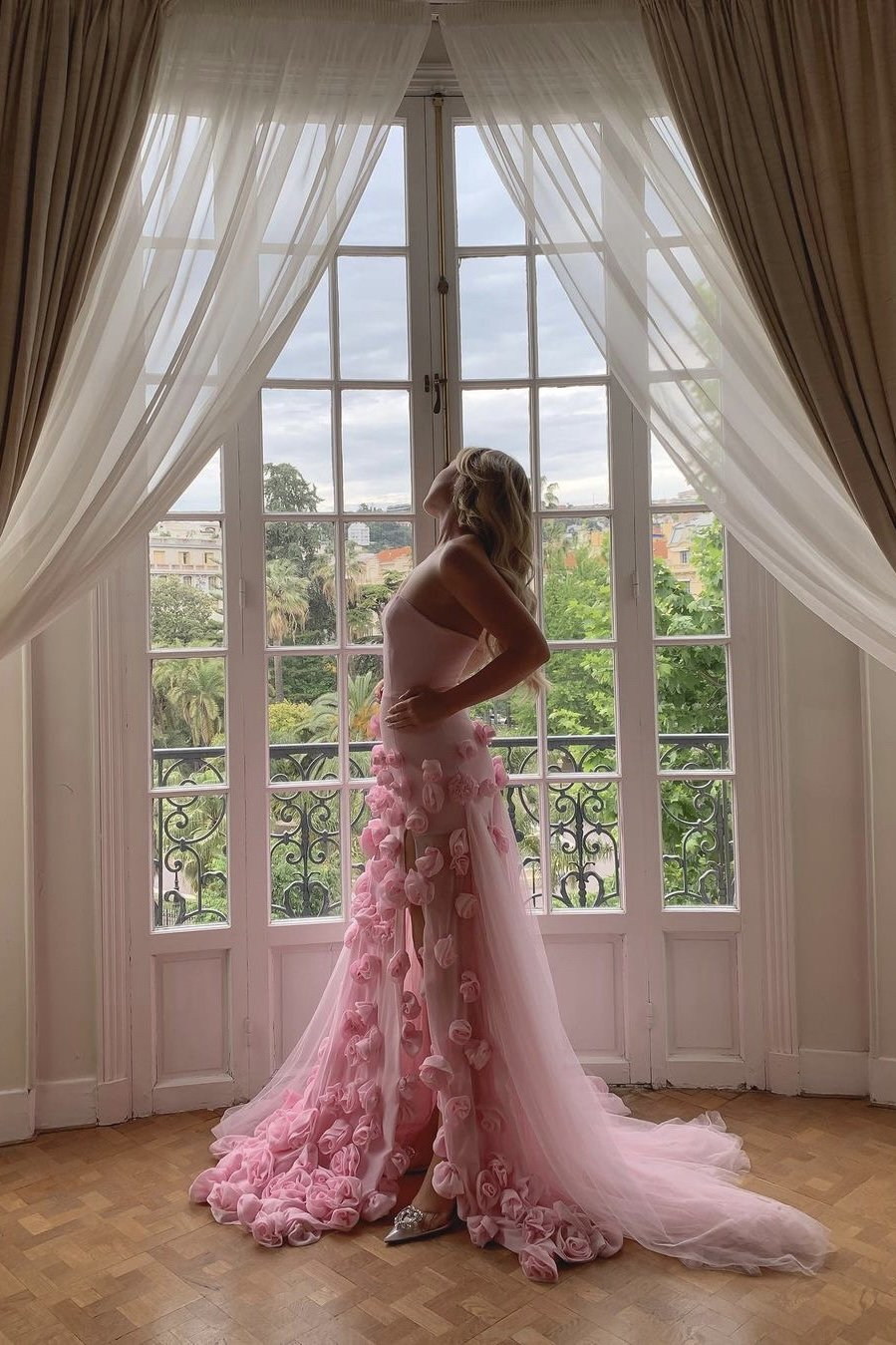 Elegant Pink Strapless 3D Flowers Tulle Mermaid Long Prom Dresses With Slit