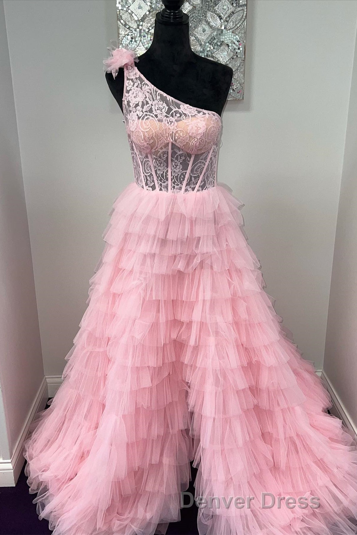 One Shoulder Lace and Tulle Tiered Ruffle Prom Dresses Secondary image