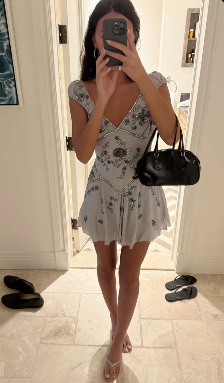 Pretty A Line V Neck Gray Chiffon Prom 8Th Grade Homecoming Dress Summer Middle School Hoco Dresses 18Th Birthday Outfits