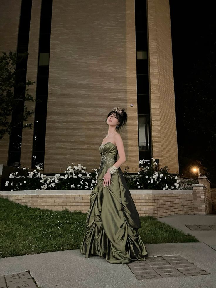 Pretty Ball Gowns Strapless Green Satin Long Prom Dresses With Silver Beads