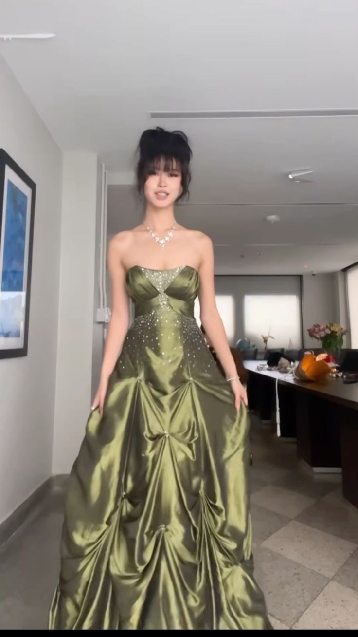 Pretty Ball Gowns Strapless Green Satin Long Prom Dresses With Silver Beads