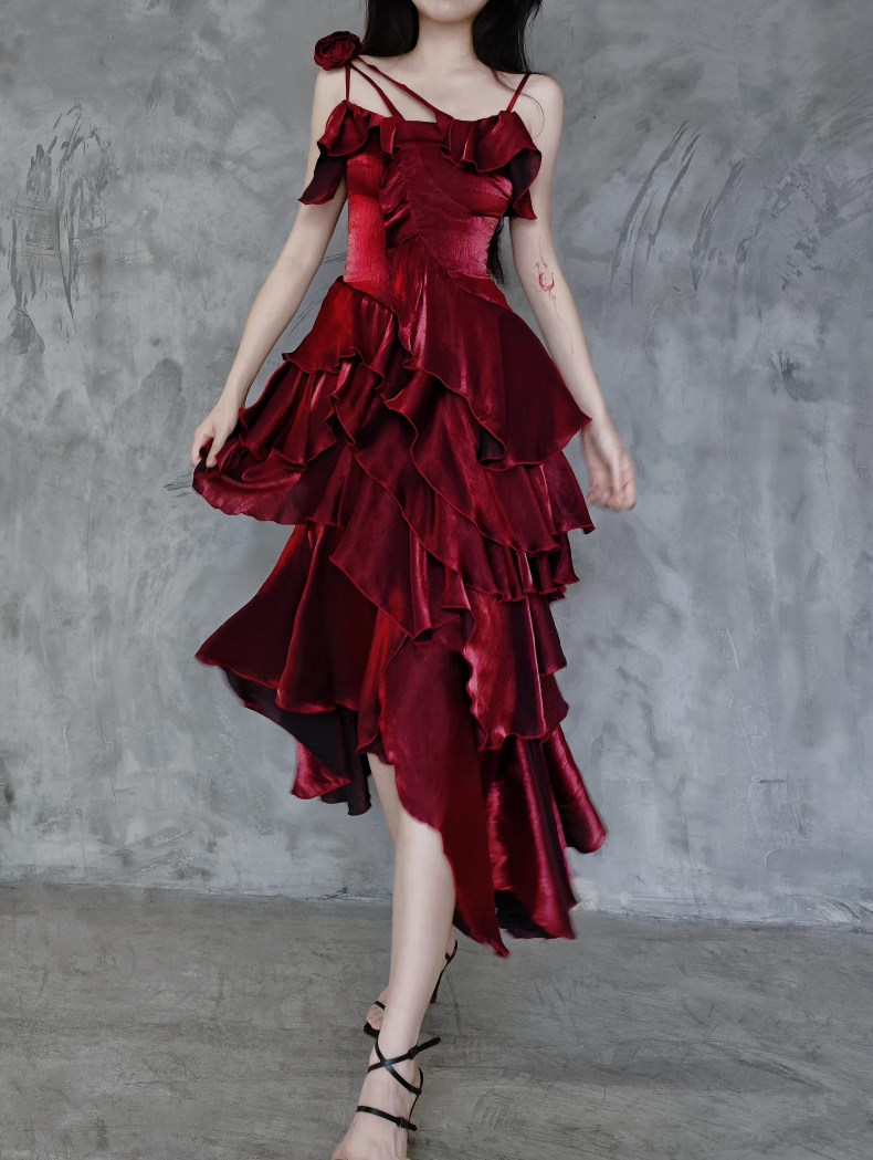Pretty Irregular Ruffled Spaghetti Straps Burgundy Prom Dress With Detachable Rose Long Birthday Dresses For Women