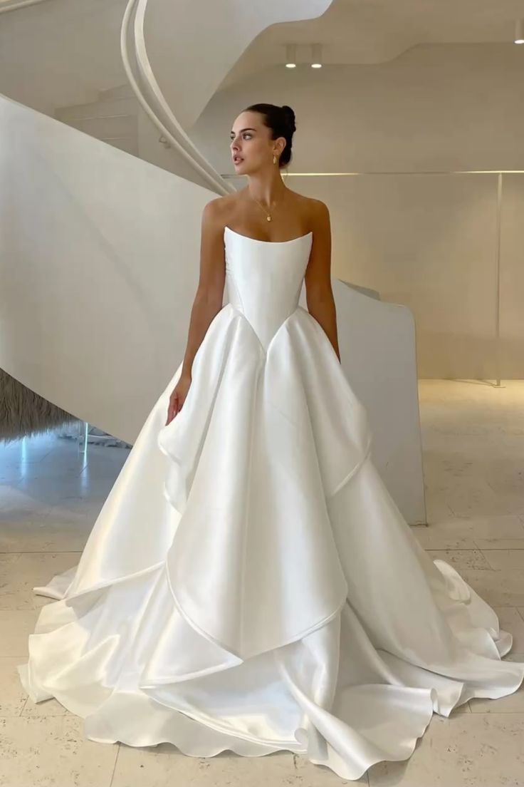 Pretty Wedding Dress Ball Gowns Strapless White Satin Long Wedding Dresses Bridal Gown Main image