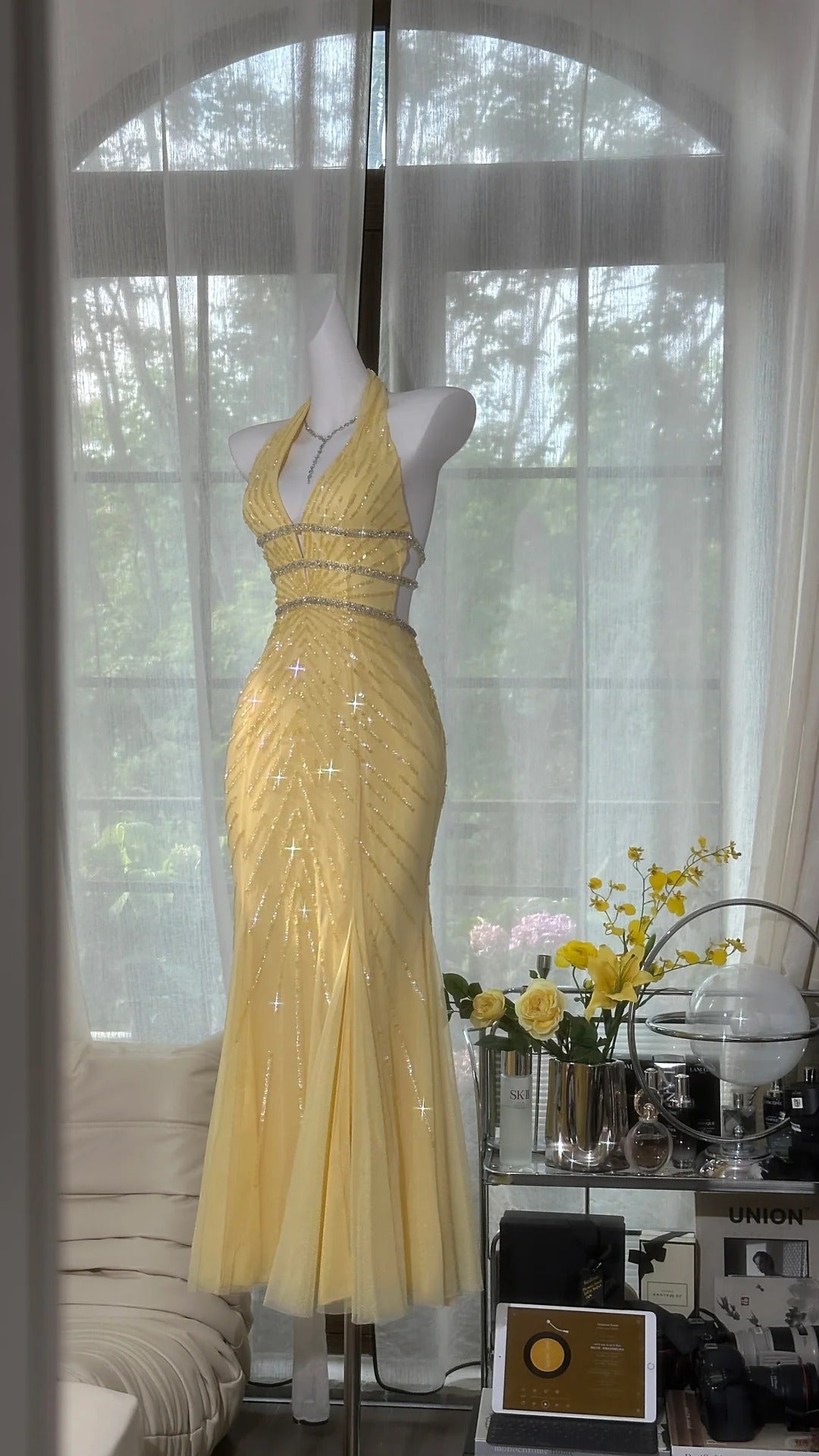 Pretty Yellow Sequin Halter Neck Backless Mermaid Prom Dresses Secondary image