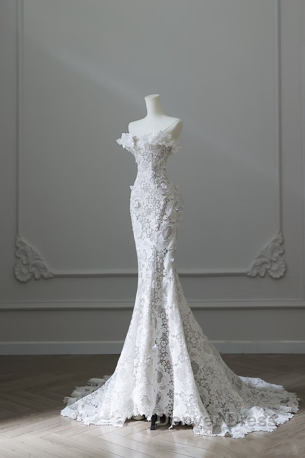 Princess Mermaid Strapless White Lace Long Wedding Dress Brides Dresses