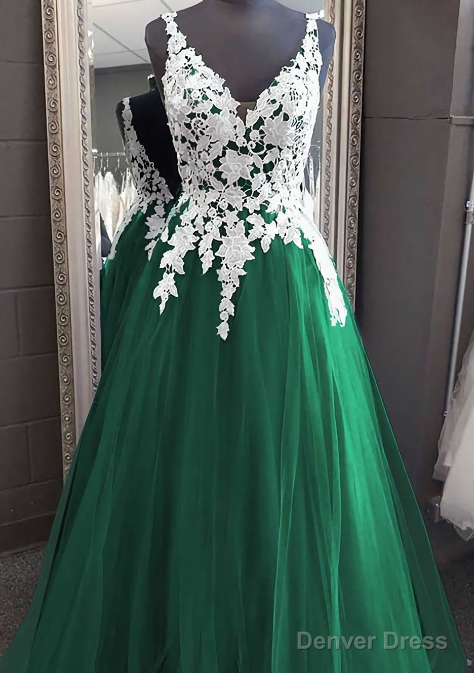 Princess V Neck Long/Floor-Length Tulle Prom Dresses With Appliqued Lace