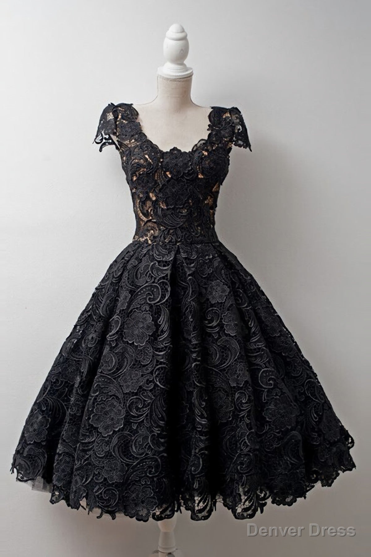 Short Timeless Scoop Knee Length Cap Sleeves Black Lace Homecoming Dresses Secondary image