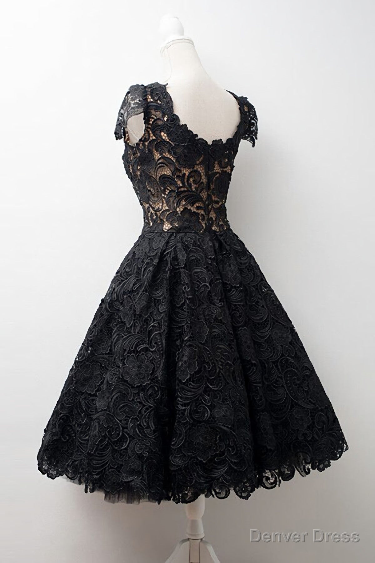 Short Timeless Scoop Knee Length Cap Sleeves Black Lace Homecoming Dresses
