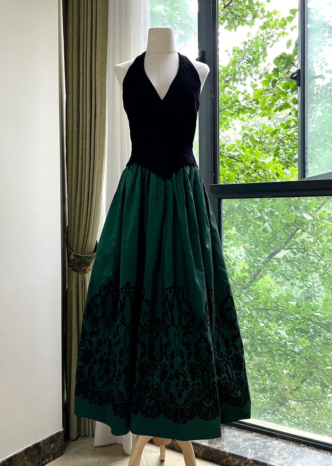 Retro Black And Green A-Line Halter Neck Velvet And Satin Prom Dresses Evening Dresses