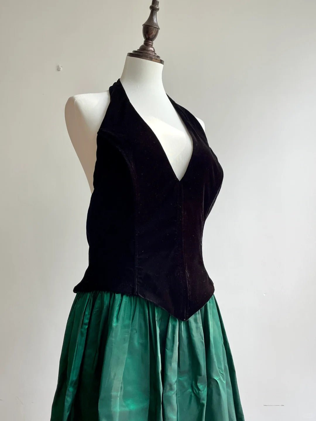 Retro Black And Green A-Line Halter Neck Velvet And Satin Prom Dresses Evening Dresses