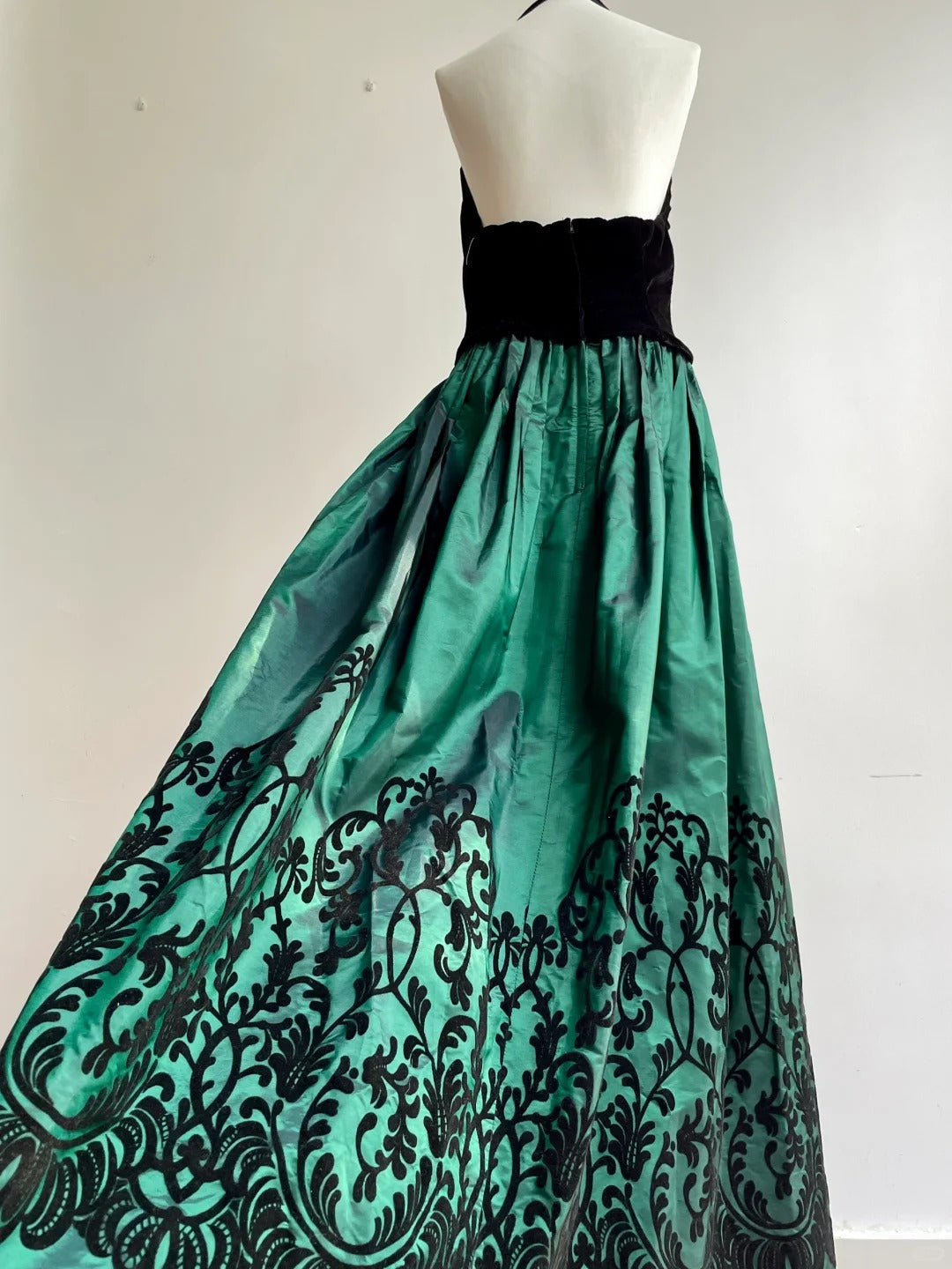 Retro Black And Green A-Line Halter Neck Velvet And Satin Prom Dresses Evening Dresses