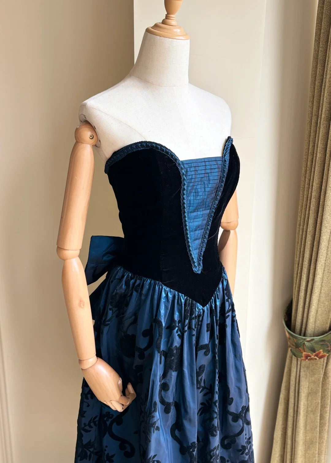Retro Blue And Black A-Line Strapless Bow Jacquard Velvet Long Prom Dresses Evening Dresses