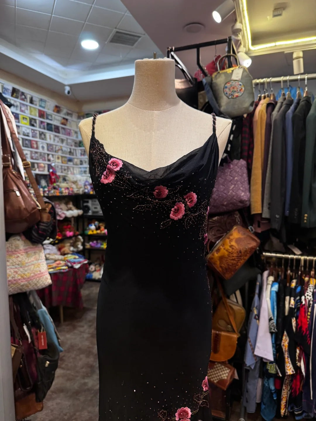 Retro Elegant Black Halter Neck Embroidered Chiffon Long Prom Dresses Evening Dresses