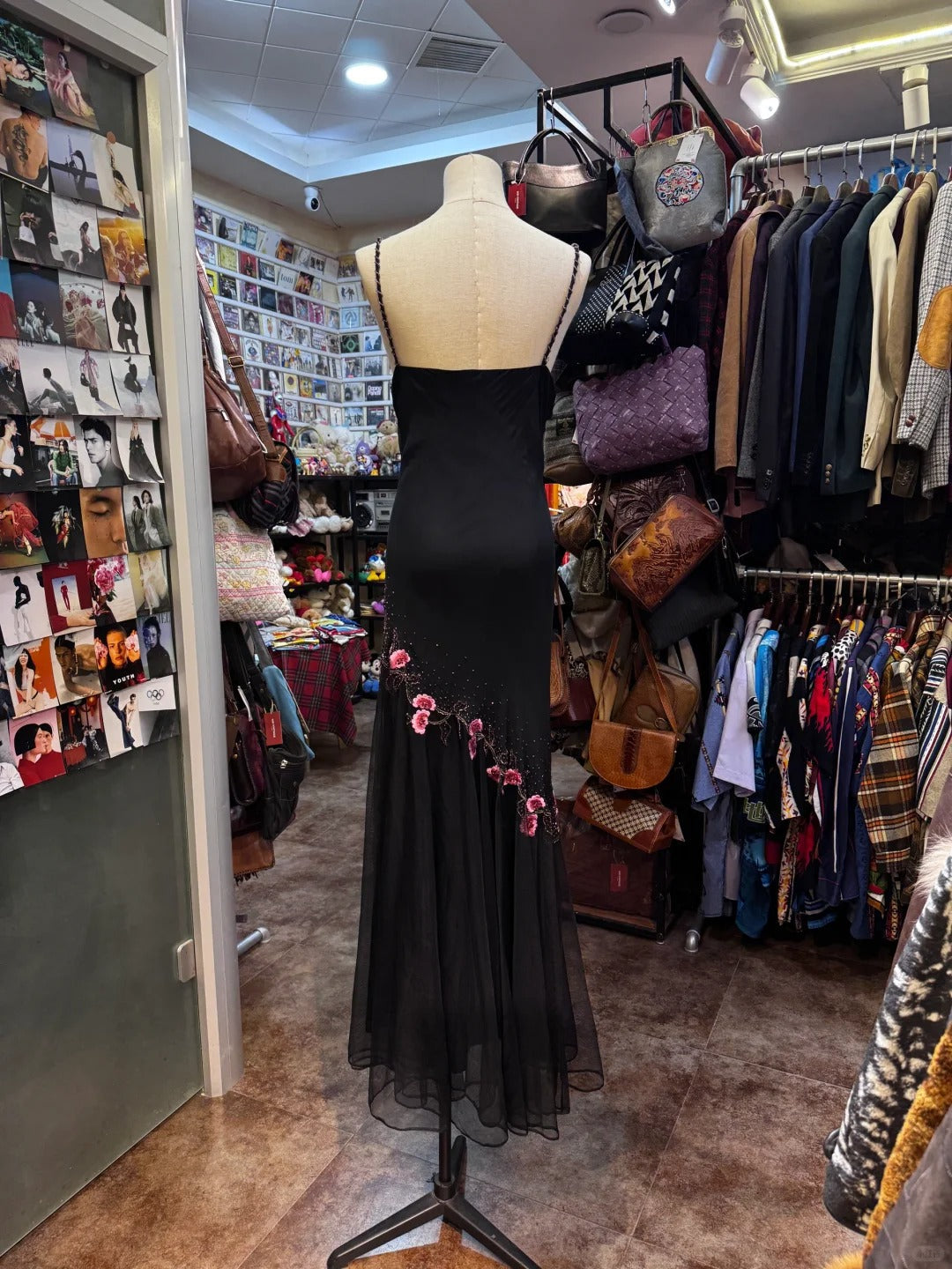Retro Elegant Black Halter Neck Embroidered Chiffon Long Prom Dresses Evening Dresses