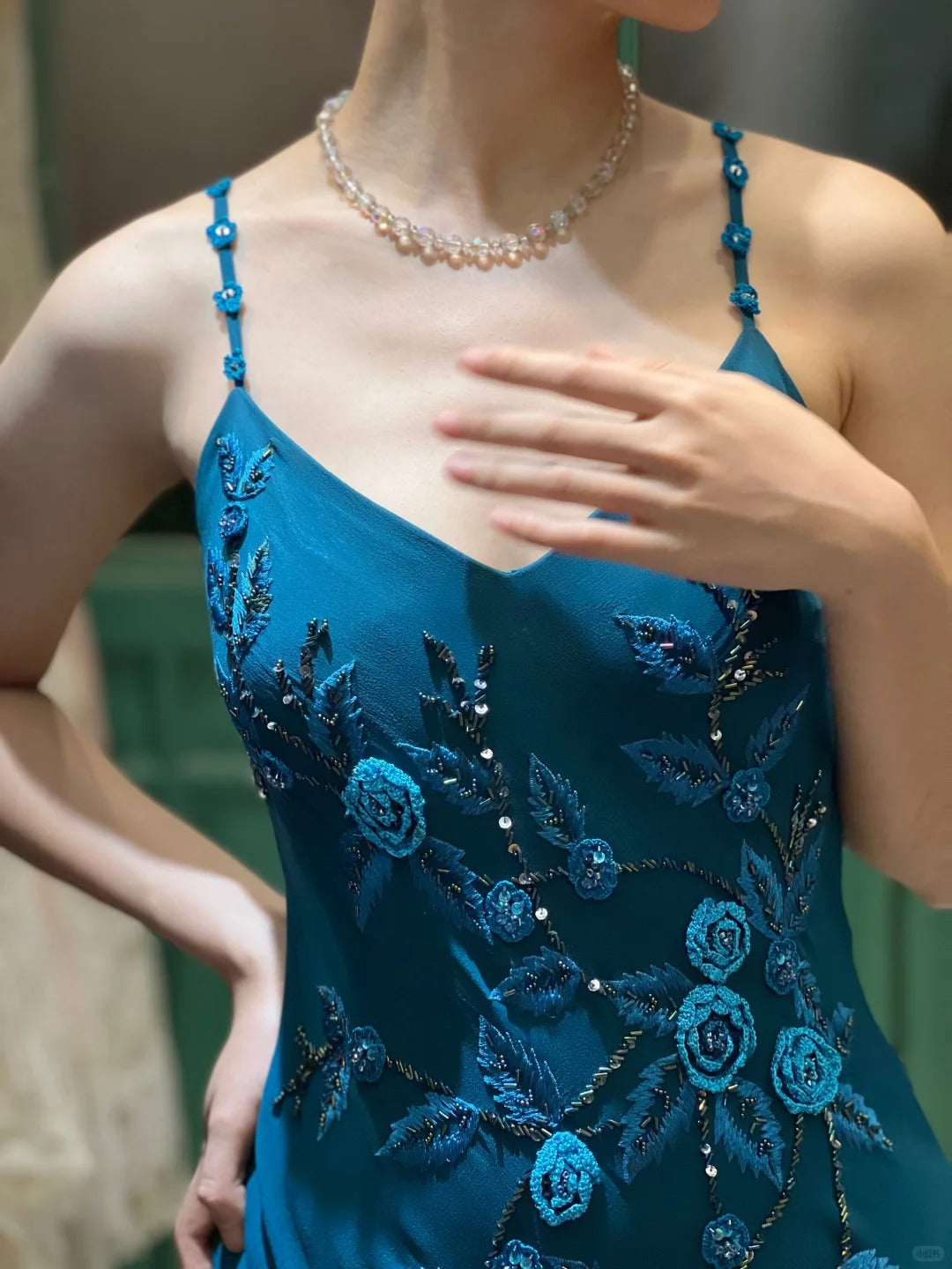 Retro Elegant Peacock Blue Irregular Deep V Halter Embroidered Chiffon Prom Dresses Evening Dresses