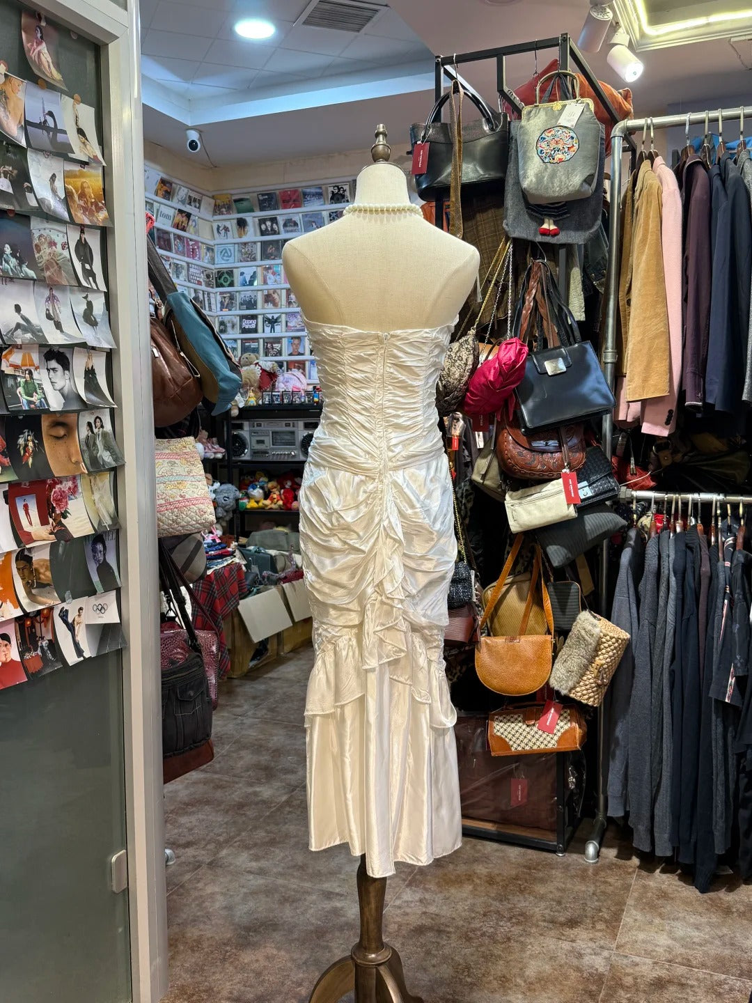 Retro Elegant White Mermaid Strapless Pleated Satin Long Prom Dresses Evening Dresses