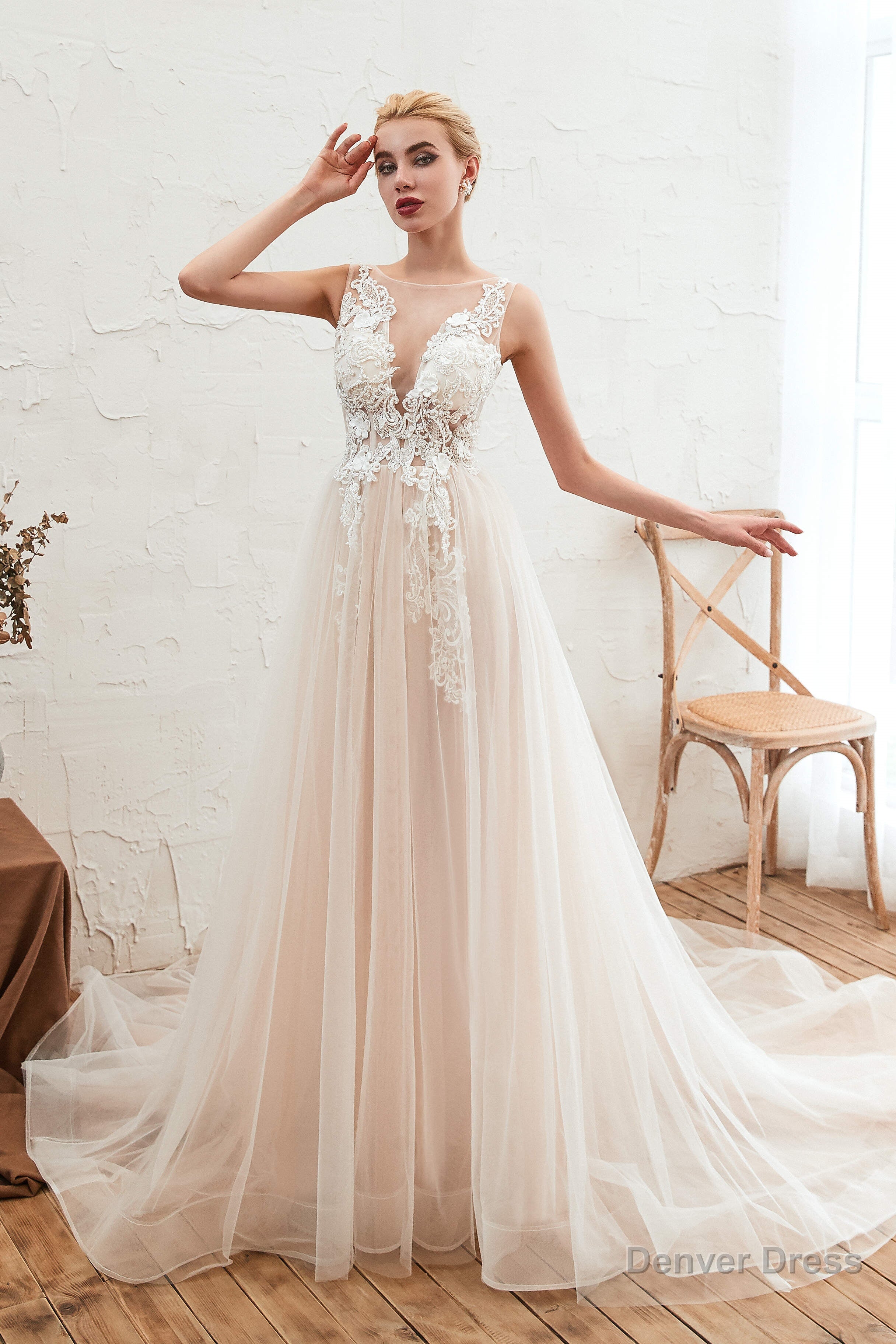 Round Neckline Sleeveless A Line Lace Up Sweep Train Lace Appliques Wedding Dresses