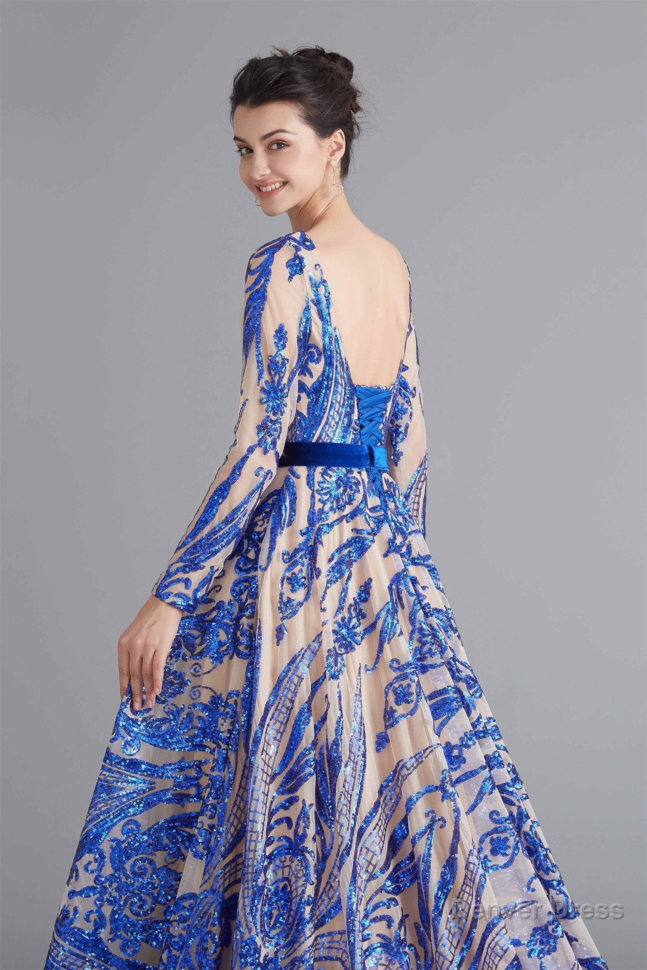 A Line Luxury Sequins Long Sleeve Backless Prom Dresses