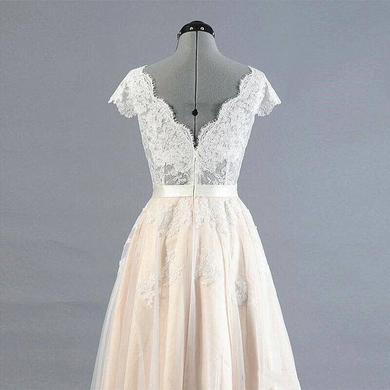 Plus Size Wedding Dresses Lace Appliques Cap Sleeve V Neck Beach Bridal Gown