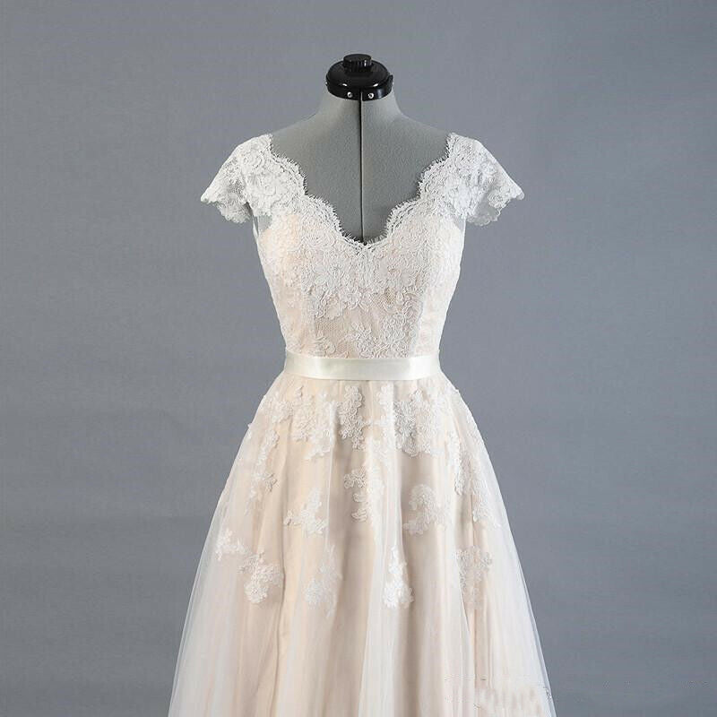Plus Size Wedding Dresses Lace Appliques Cap Sleeve V Neck Beach Bridal Gown