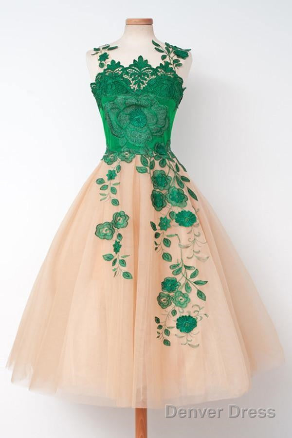 Scalloped-Edge Knee-Length Tulle Homecoming Dress With Lace Applique Main image