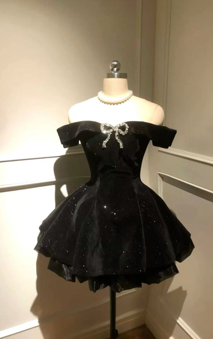 Sexy Ball Gowns Off The Shoulder Black Velvet Short Prom 8Th Grade Homecoming Dress Summer Middle School Hoco Dresses 6Th Grade Graduation Outfits Main image