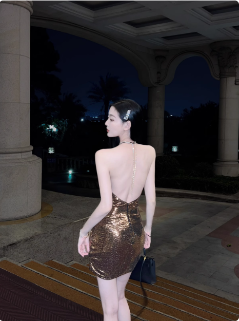 Sexy Halterneck Hip-Hugging Sparkly Backless Homecoming Dresses