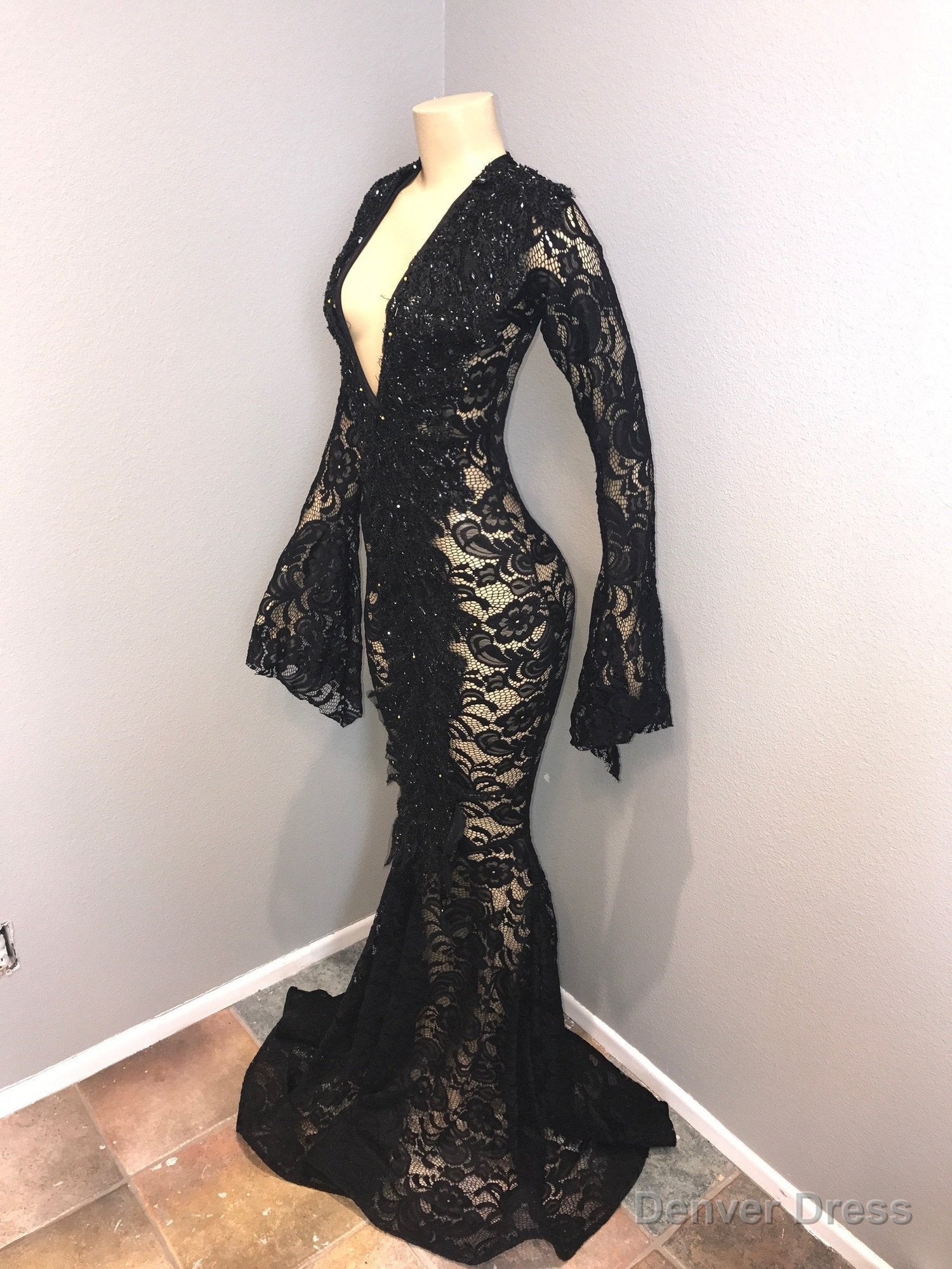 Sexy Long Sleeves Black Mermaid Prom Dresses Lace V Neck Long