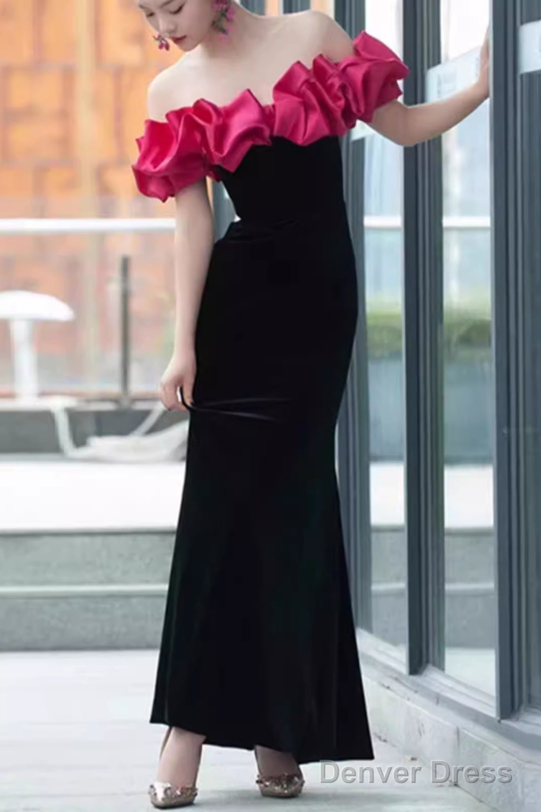 Sexy Mermaid Off The Shoulder Velvet Black Long Prom Dresses Secondary image