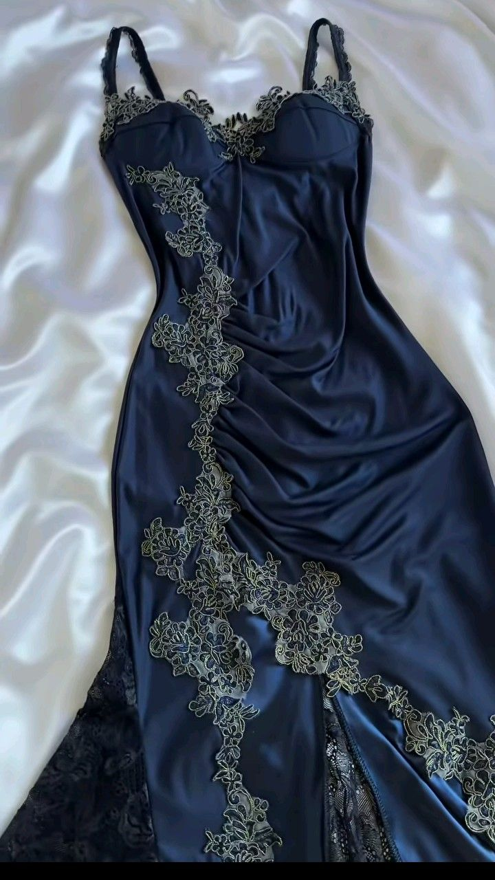 Sexy Navy Blue Mermaid Lace Prom Dress