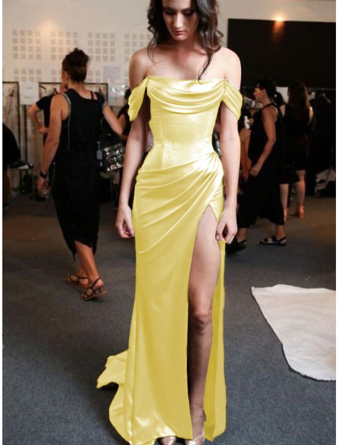 Sheath Column Prom Dress Minimalist Dresses Prom Sweep Brush Train Sleeveless Strapless Charmeuse With Pleats Ruched Slit