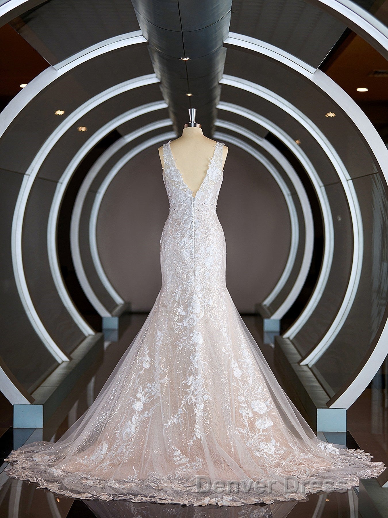 Sheath Column Straps Sweep Train Lace Wedding Dresses with Appliques Lace