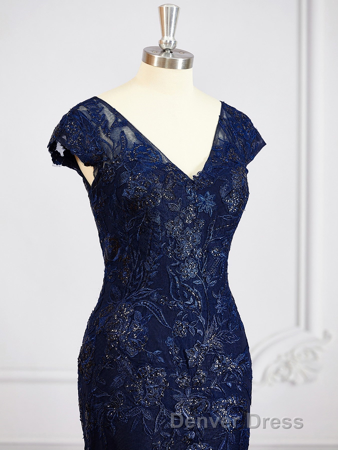 Sheath/Column V-neck Floor-Length Tulle Mother of the Bride Dresses With Appliques Lace